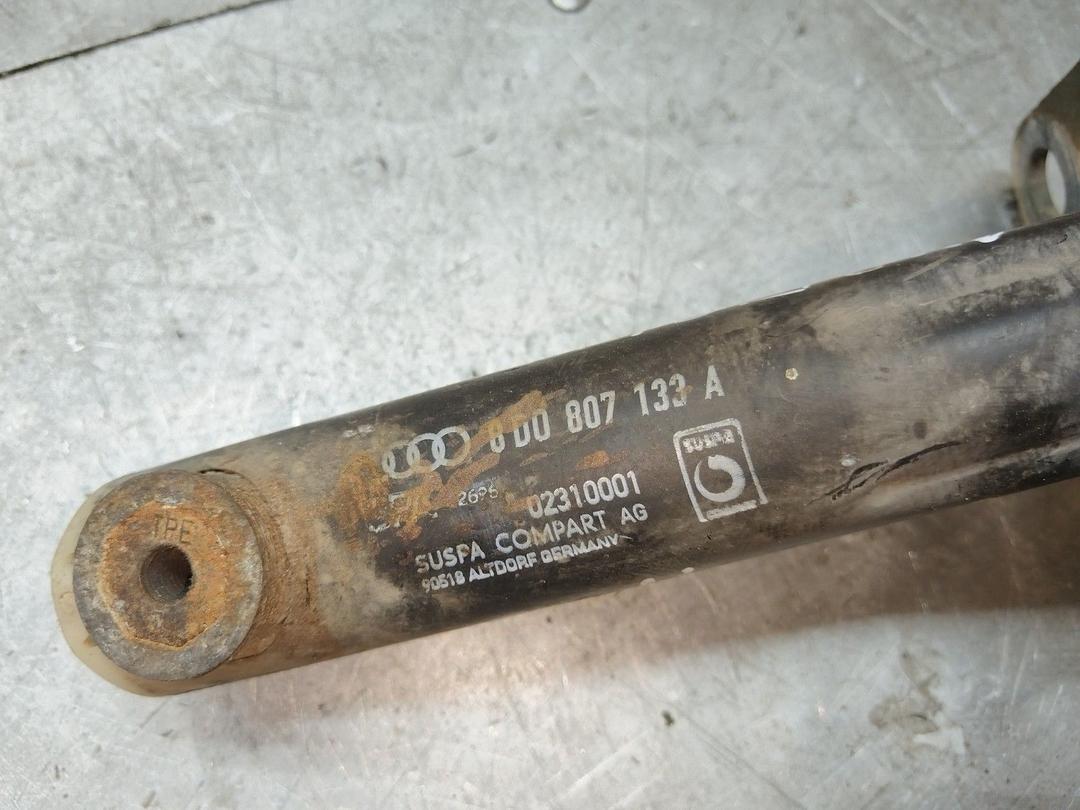 Клык бампера передний правый 9DK49V Audi A4 купить с доставкой