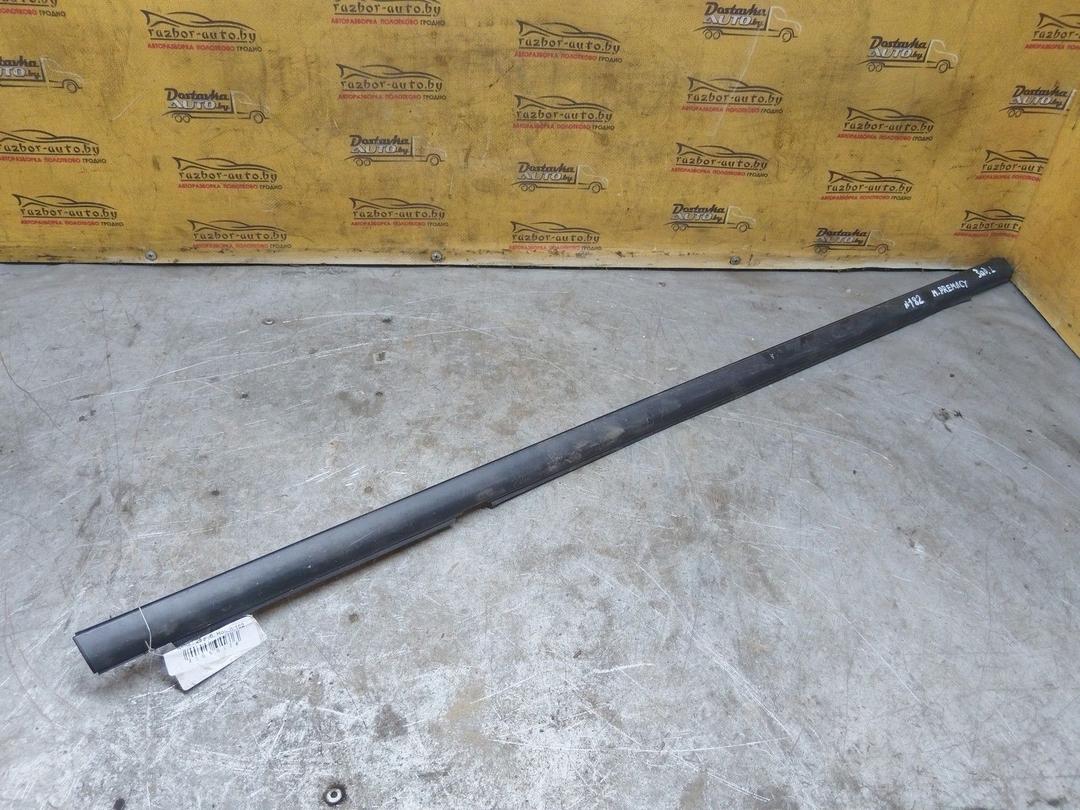 Молдинг стекла двери задней левой наружный LM3YLC Mazda Premacy