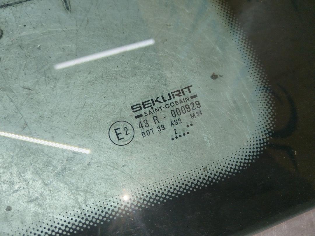 Стекло кузовное боковое правое X504HA Peugeot 307 купить