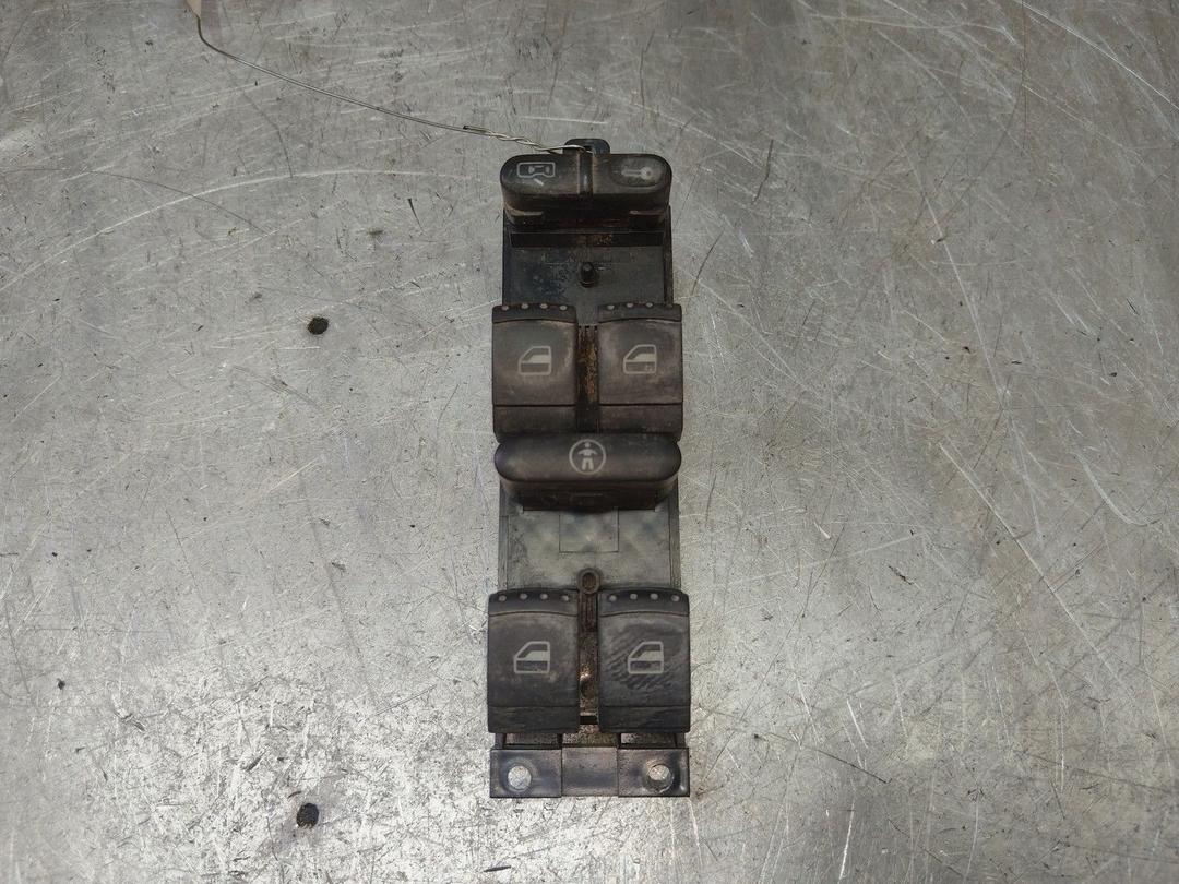 Блок управления стеклоподъемниками EGAL40 Volkswagen Passat - Фото 1