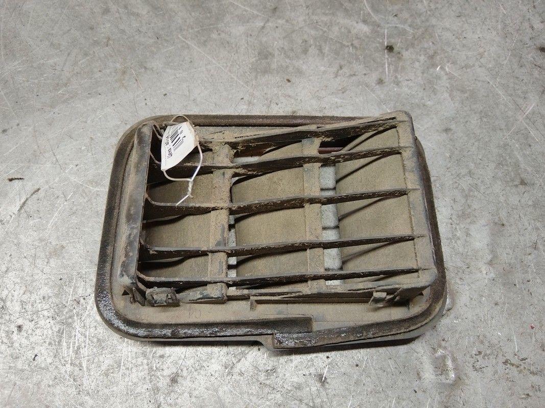 Решетка вентиляции кузова IGJ7LJ Toyota Corolla Verso - Фото 2