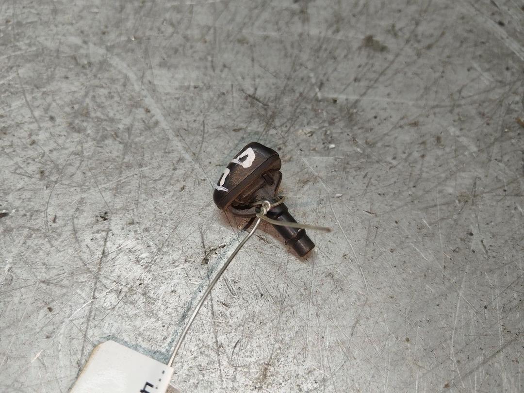 Форсунка омывателя 8OE1WQ Mitsubishi Carisma - Фото 2