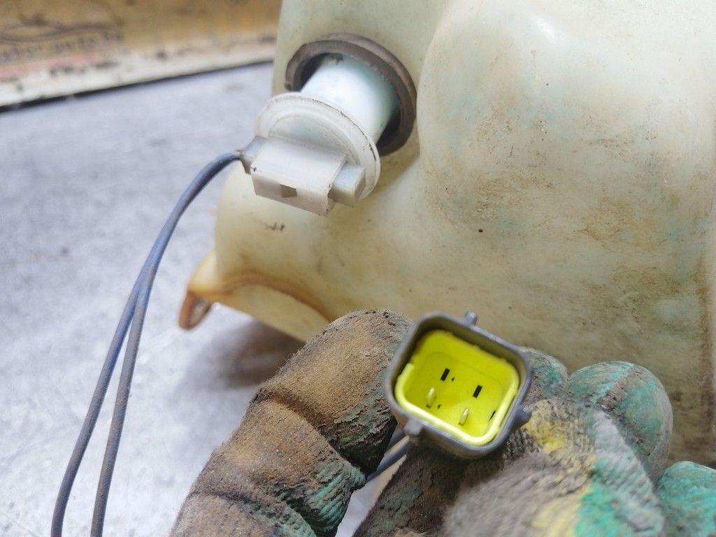 Бачок омывателя 00PPT4 Mazda Xedos 6 - Фото 4