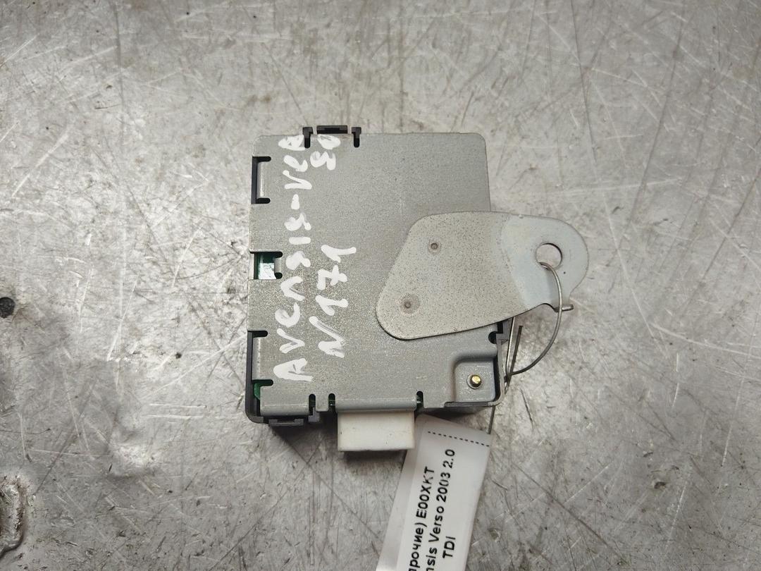 Реле (прочие) E00XKT Toyota Avensis Verso - Фото 2