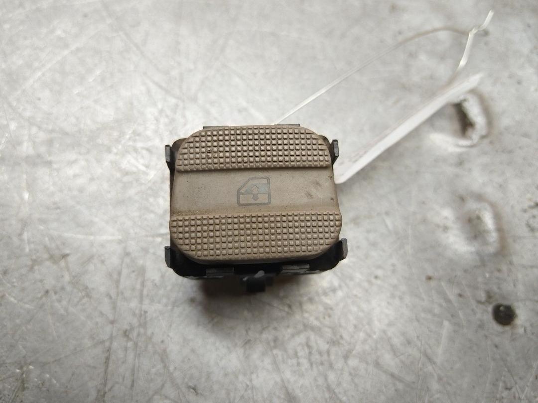 Кнопка стеклоподъемника заднего левого 2MMN4U Volkswagen Passat