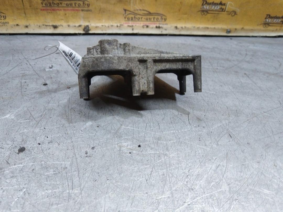 Кронштейн ECY01L Renault Laguna купить в магазине запчастей бу