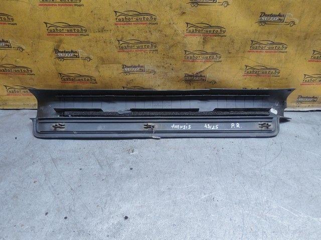 Накладка на порог UD1VNO Toyota Avensis купить в магазине запчастей бу