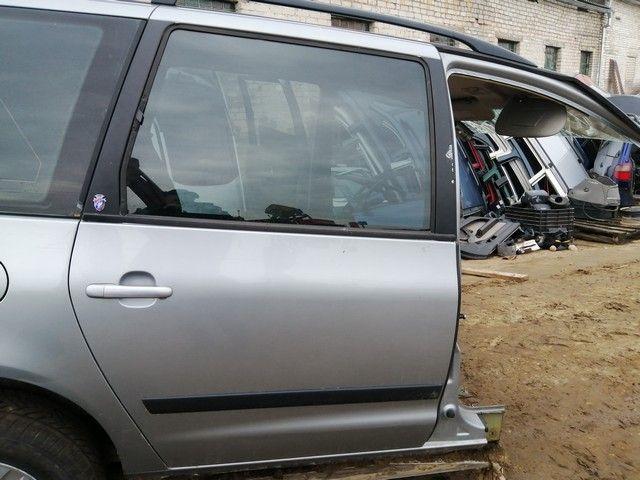 Стекло двери задней правой 7UPPNB Ford Galaxy