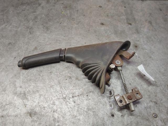 Рычаг ручного тормоза (ручника) 9T01AE Fiat Punto