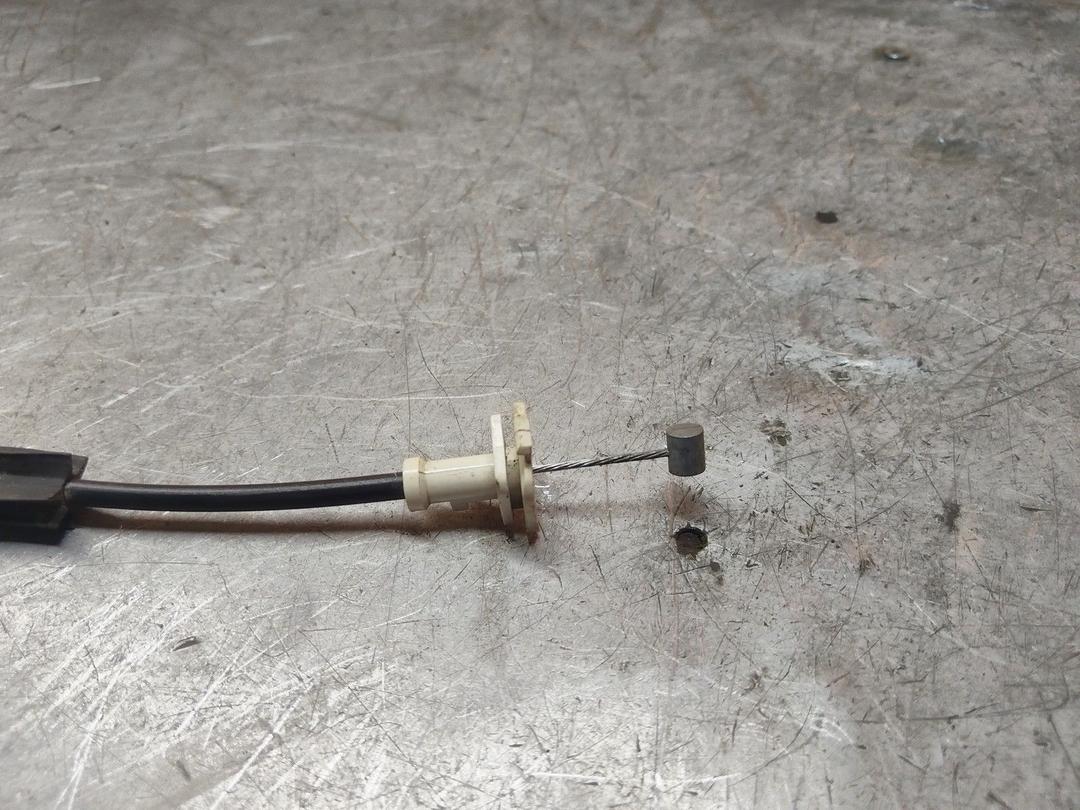 Трос двери передней R6GS33 Opel Astra купить