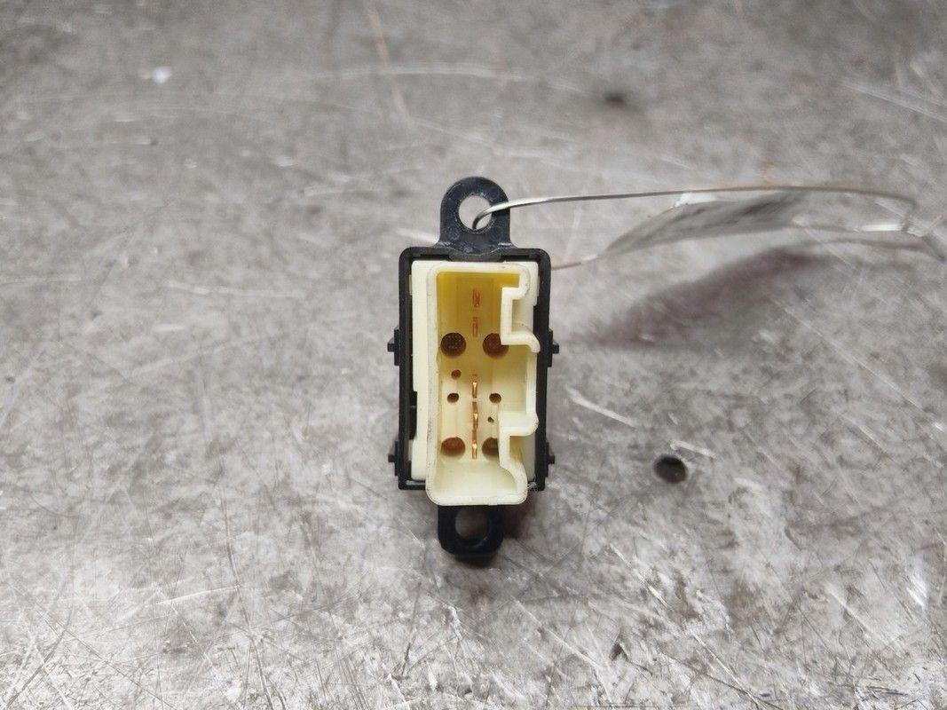 Кнопка стеклоподъемника переднего правого GIK619 Mazda Premacy купить с доставкой