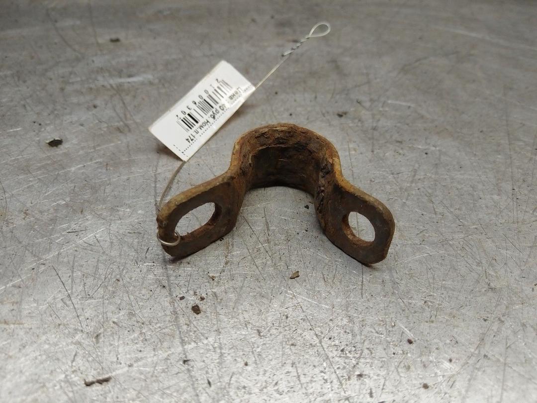 Крепление втулки стабилизатора 1UNX81 Mazda Premacy купить