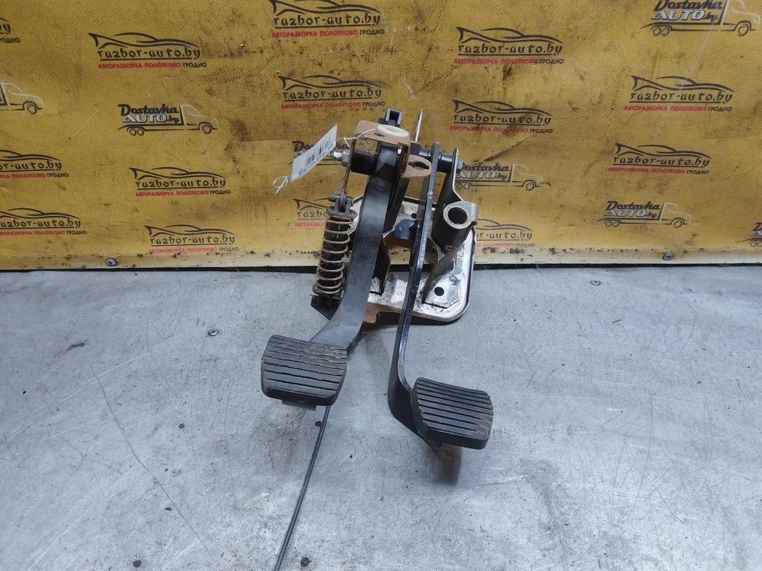 Узел педальный (блок педалей) O2JJT5 Peugeot 206