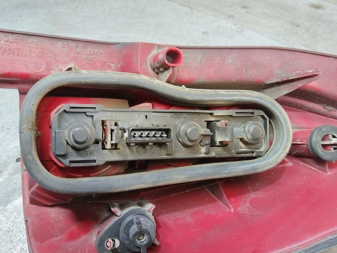 Фонарь задний левый 74SAX7 Peugeot 306 купить с доставкой