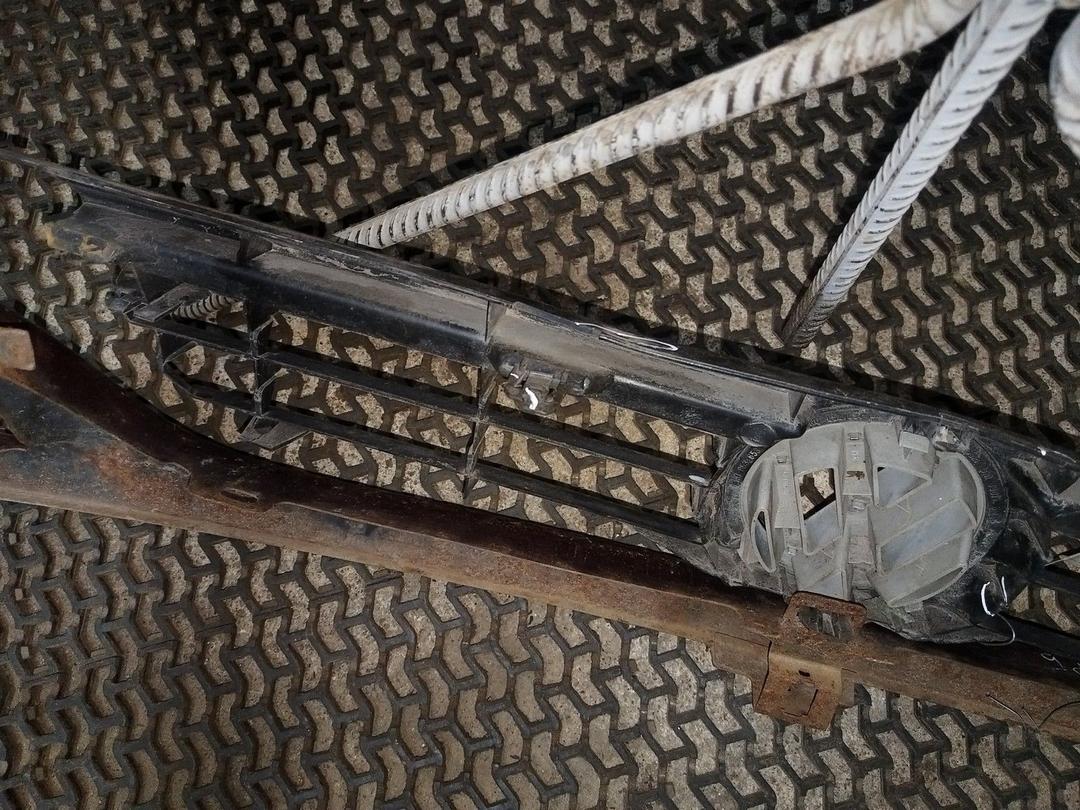 Решетка радиатора HTQ9RG Volkswagen Passat - Фото 16