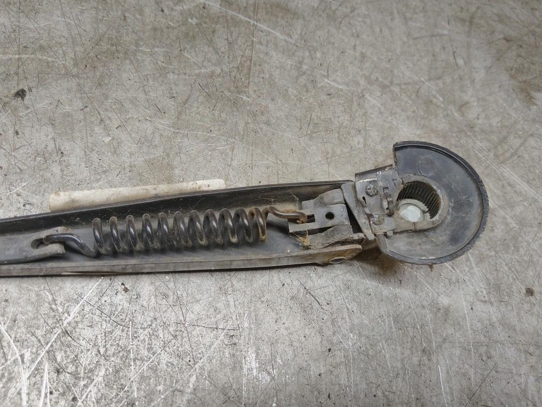 Щеткодержатель задний FYG74V Chrysler Voyager купить на авторазборке