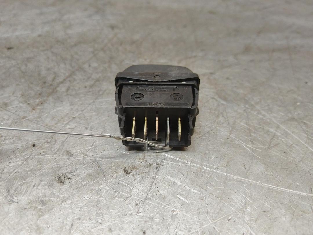 Кнопка стеклоподъемника переднего правого 64NUZF Citroen Xsara Picasso купить