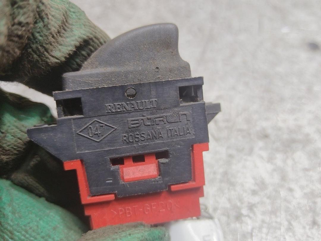 Кнопка стеклоподъемника переднего правого B44YER Renault Laguna купить с доставкой