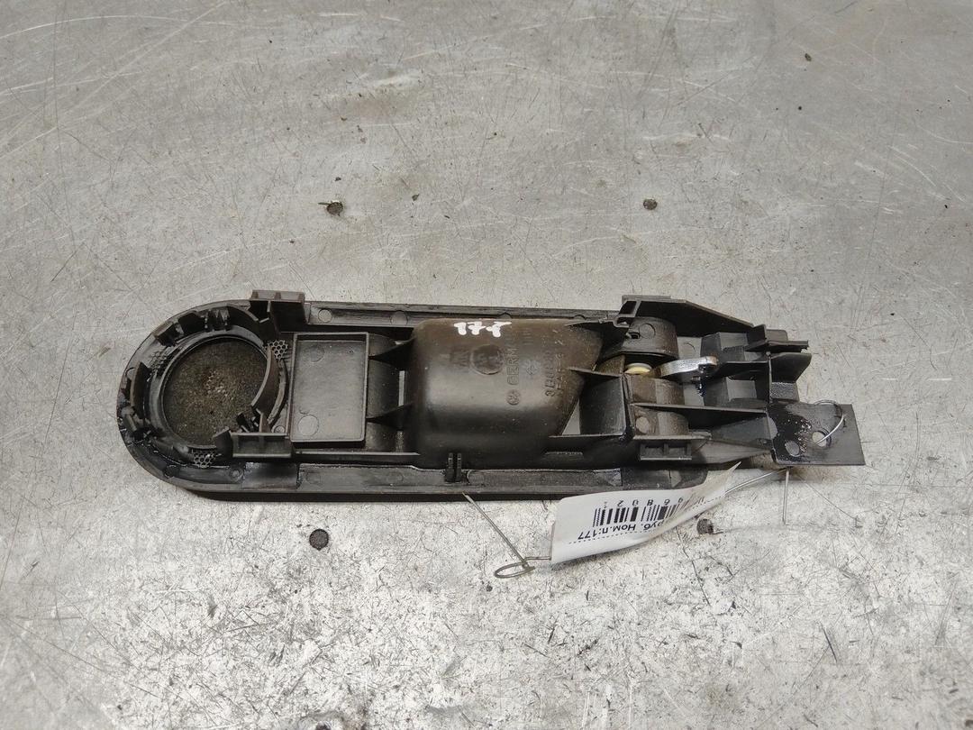 Ручка внутренняя задняя левая T592A8 Volkswagen Golf купить