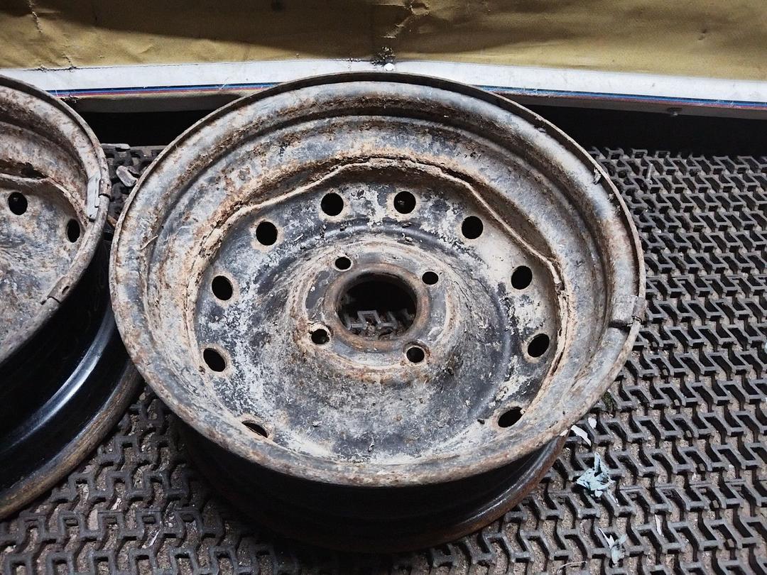 Предлагаем Диск штампованный R13    3IXOIC Peugeot 106 купить для авто. Выбор размера, всегда в наличии, принимаем заказы на запчасти