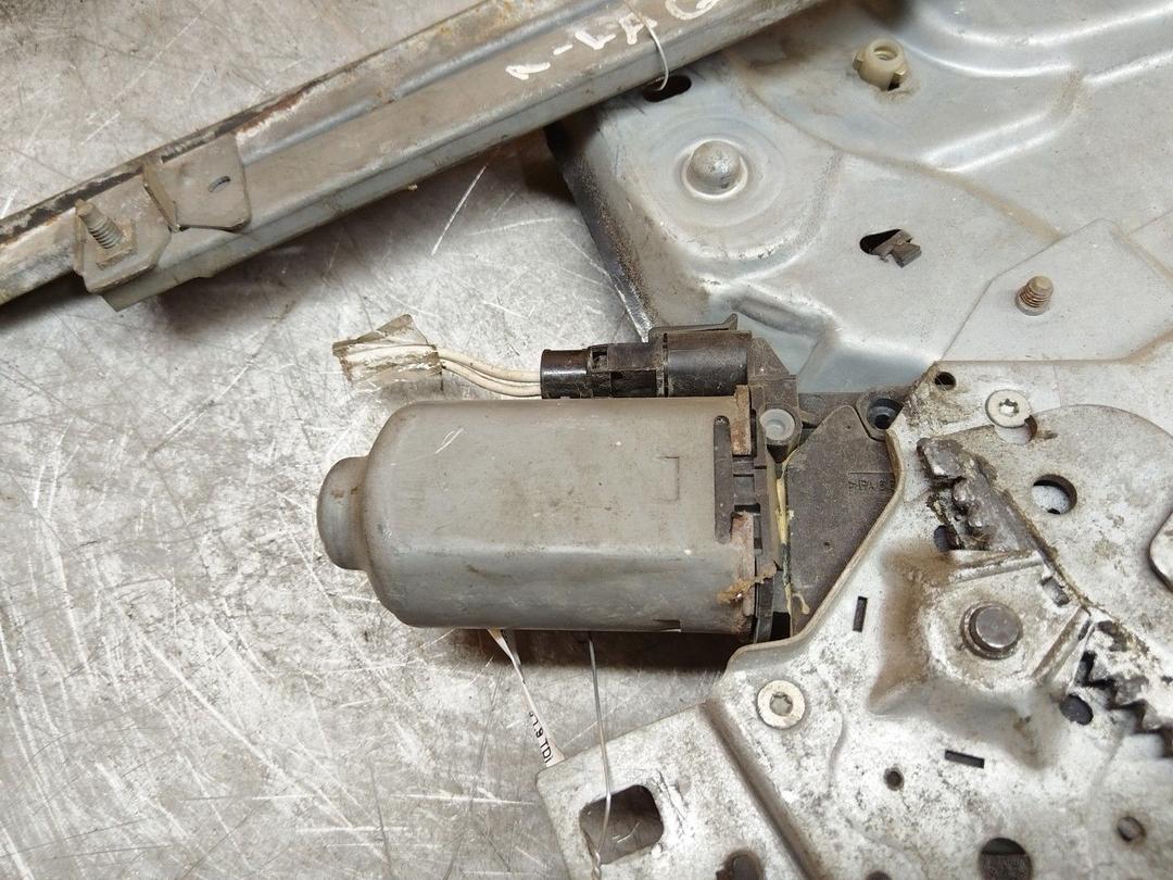 Стеклоподъемник электрический передний левый I585V2 Renault Laguna купить на авторазборке