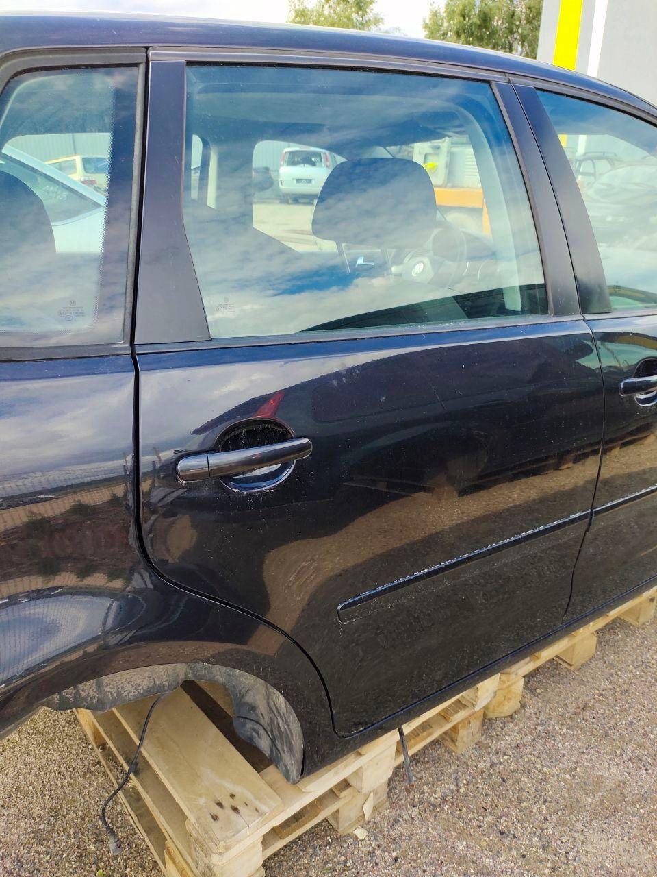 Молдинг стекла двери задней правой наружный 8GXOO8 Volkswagen Polo - Фото 1