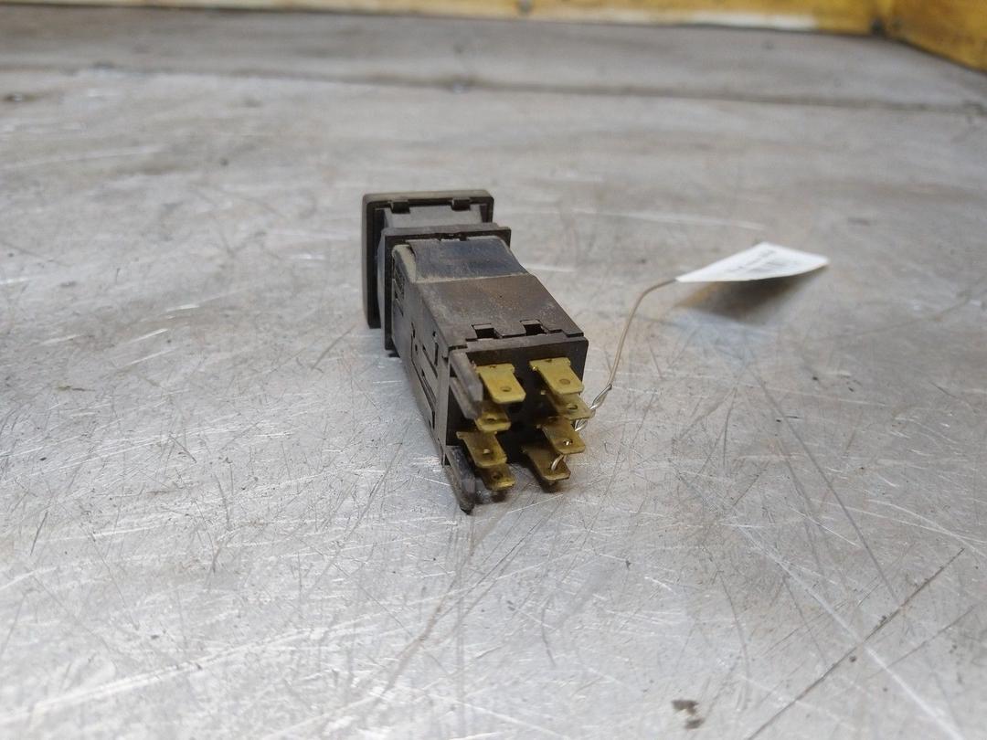 Кнопка аварийной сигнализации GPEWEG Citroen Saxo купить