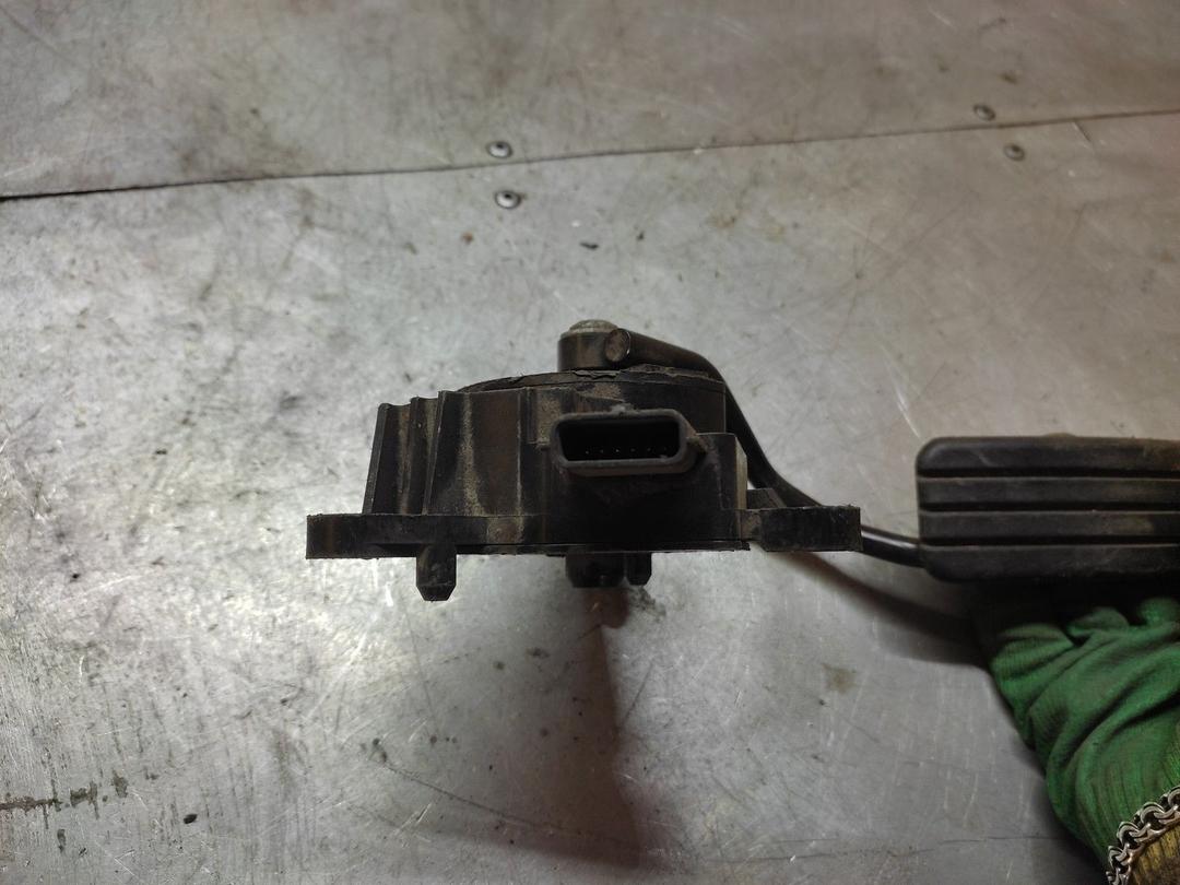 Педаль газа E3VZBP Renault Megane купить