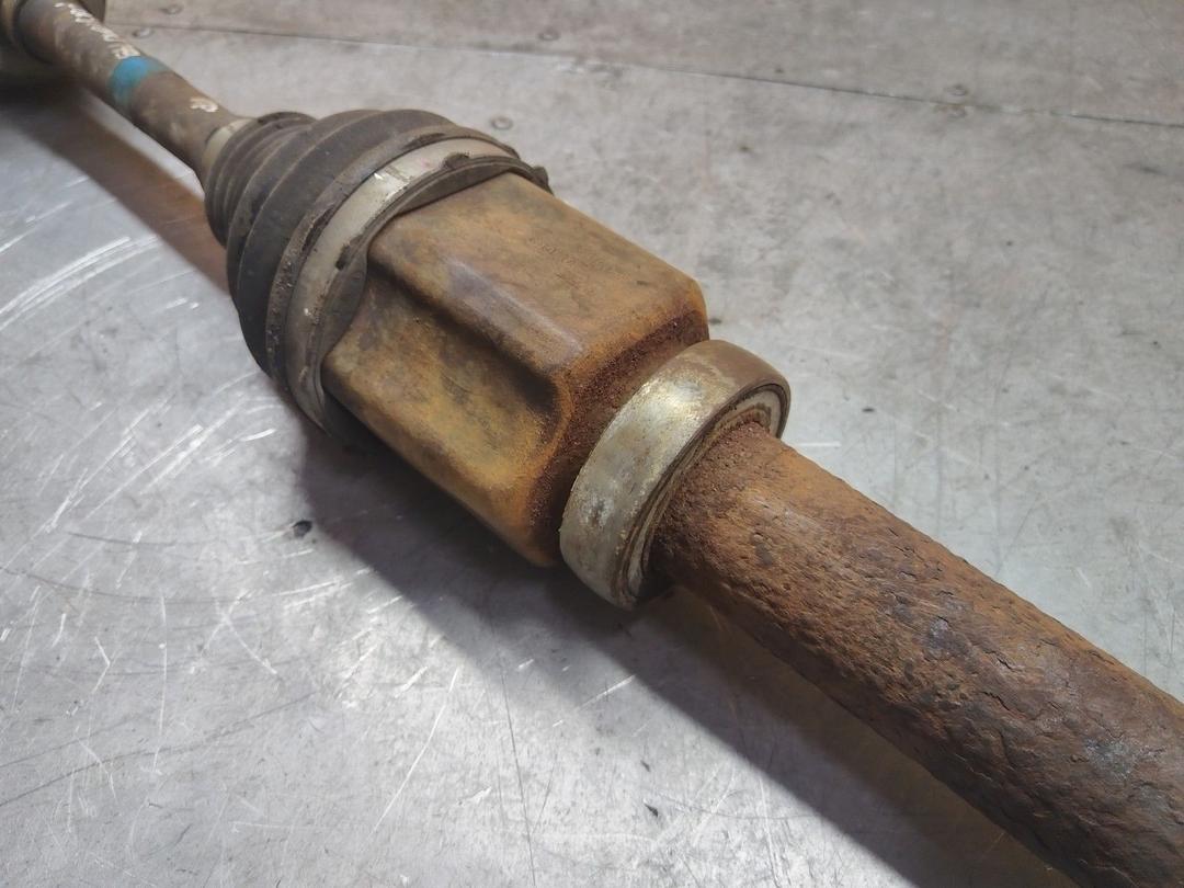 Полуось передняя правая (приводной вал, ШРУС) RPYW5M Ford Fusion undefined