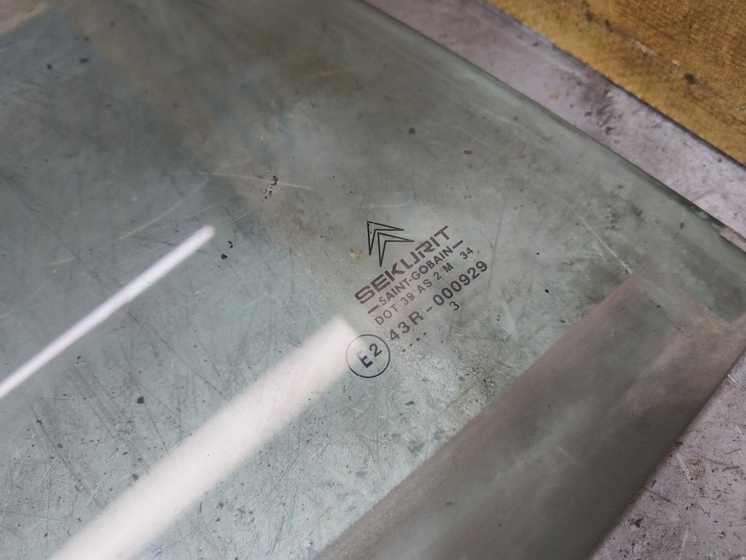 Стекло двери задней правой W5V4PX Citroen C5 купить