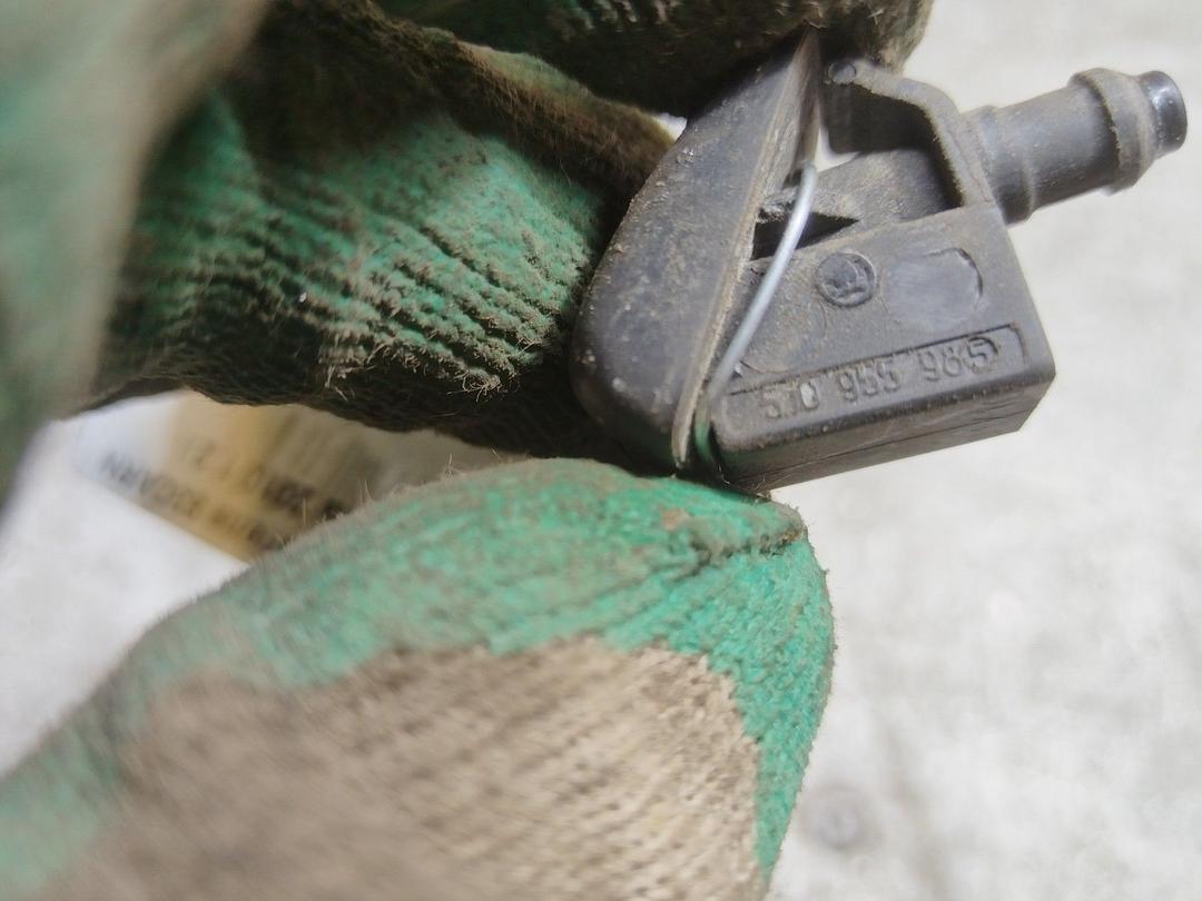 Форсунка омывателя 93CARN Skoda Fabia купить в магазине запчастей бу