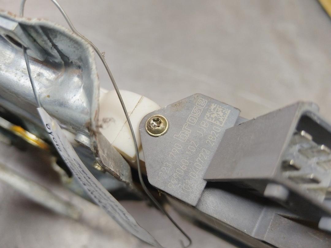 Стеклоподъемник электрический передний левый X7LK1G Toyota Avensis купить на авторазборке