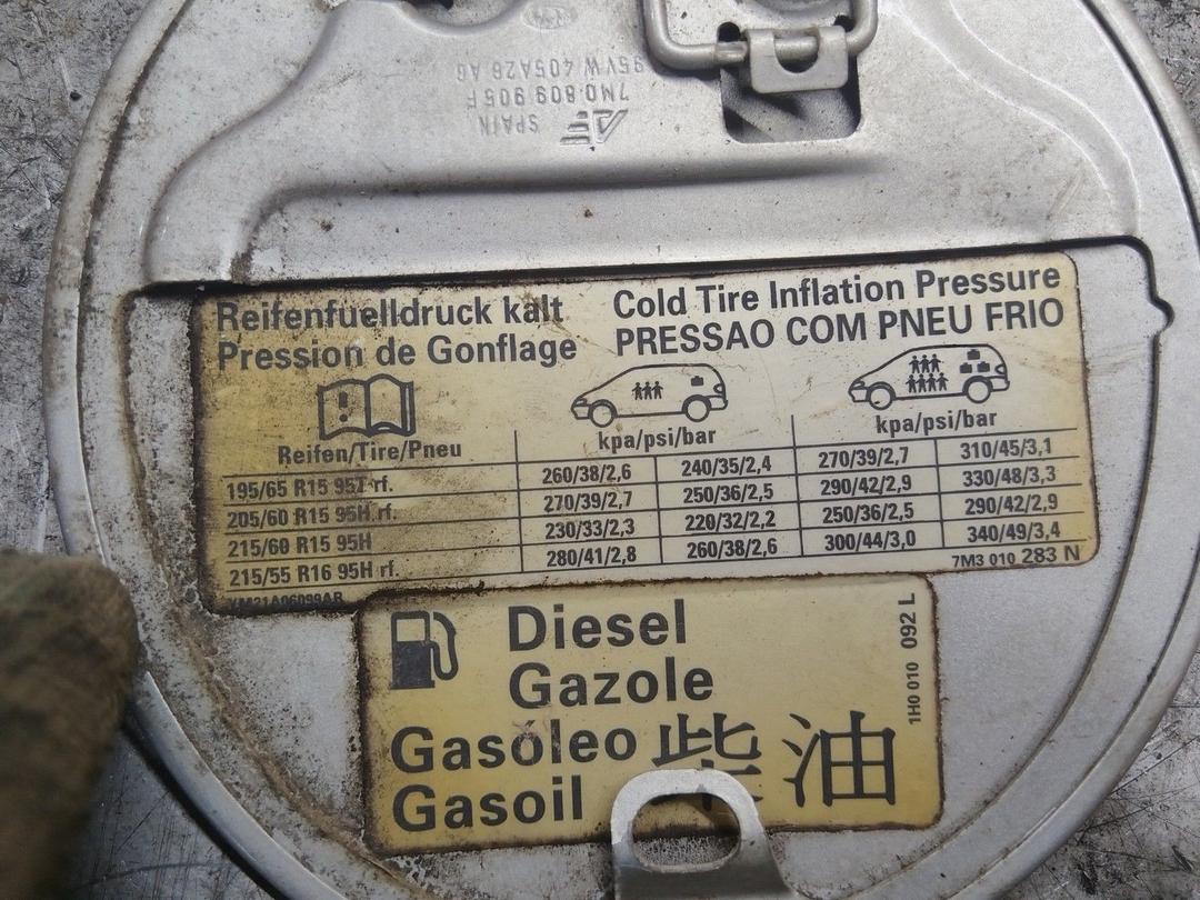 Лючок топливного бака 17581E Seat Alhambra купить на авторазборке