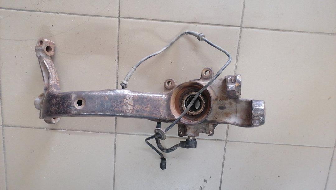 Кулак поворотный правый B355G4 Audi A4 undefined