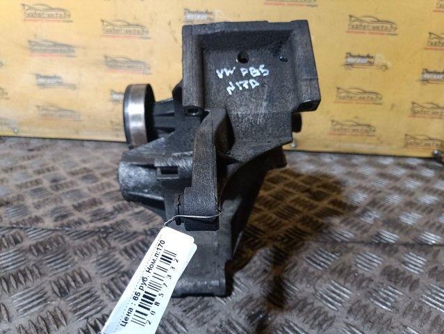 Кронштейн вискомуфты AH0X61 Volkswagen Passat купить