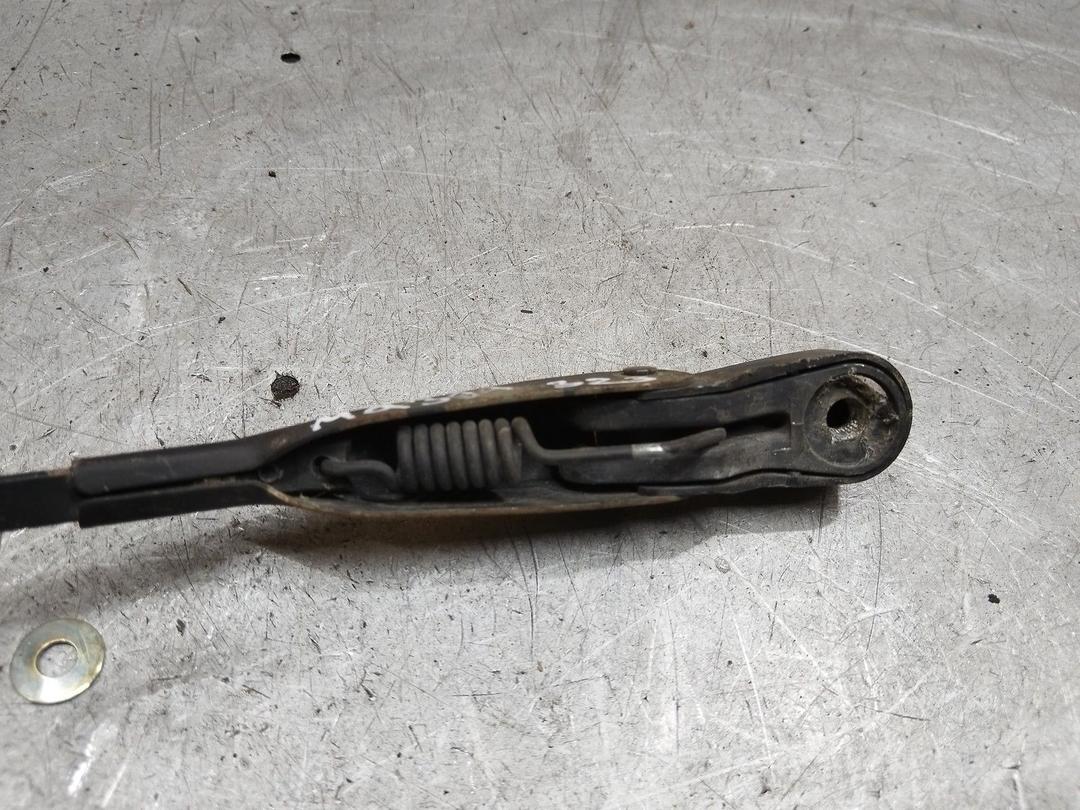 Щеткодержатель задний ME2QSC Mazda 323 купить с доставкой