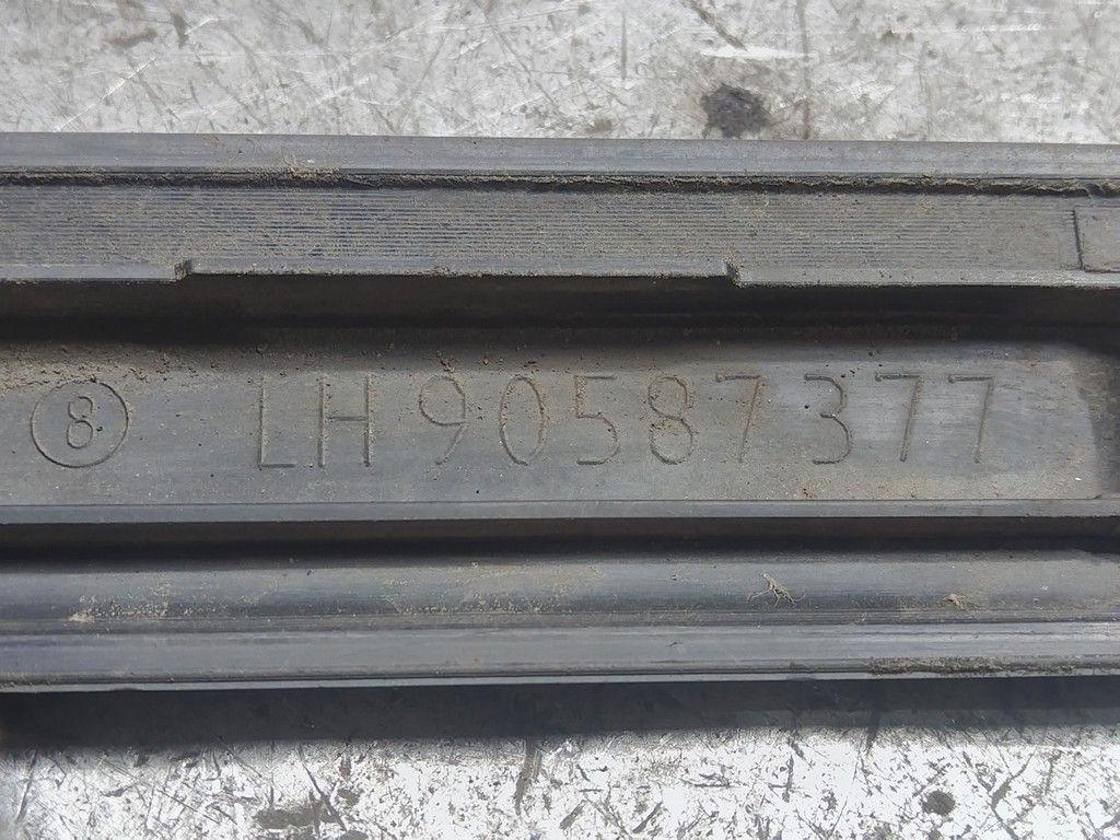 Молдинг двери задней левой 55KFL6 Opel Astra - Фото 3