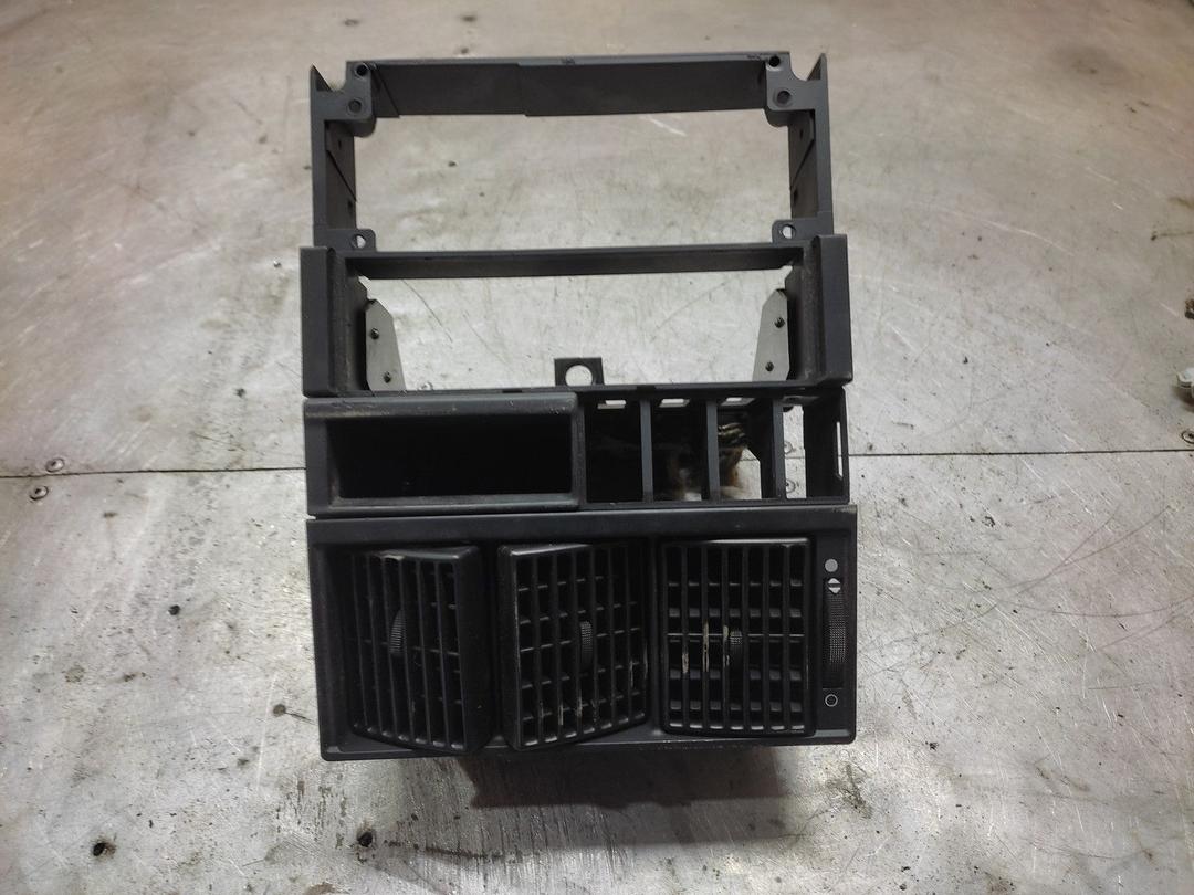 Рамка под магнитолу 07N748 Audi 80 - Фото 1