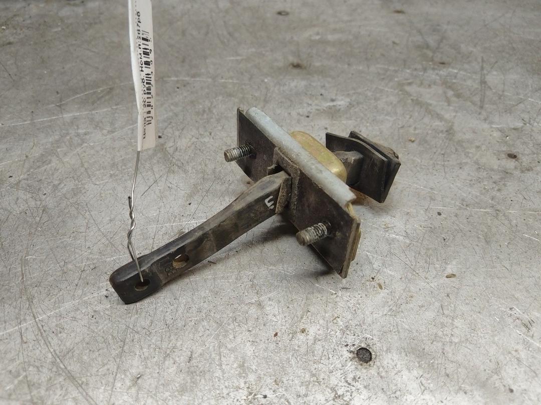 Ограничитель открывания двери задней Y1CE5Z Mazda 323F