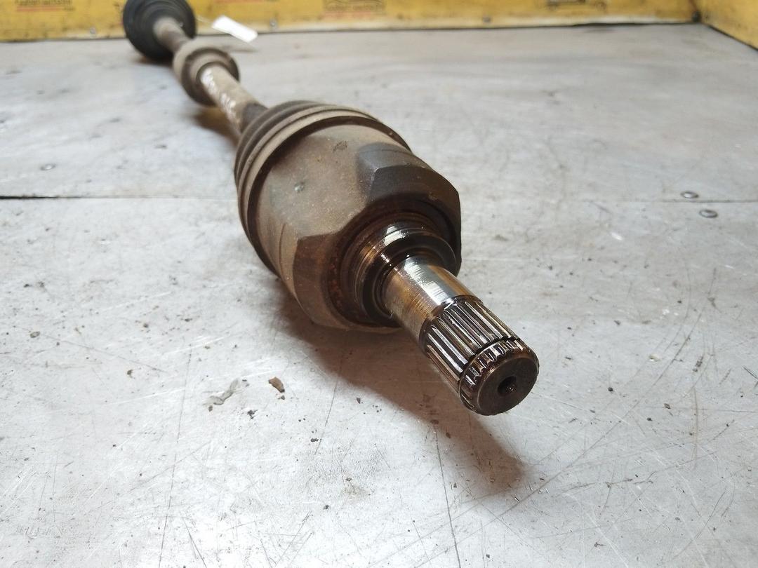 Полуось передняя правая (приводной вал, ШРУС) FBL0YA Mitsubishi Carisma купить в магазине запчастей бу