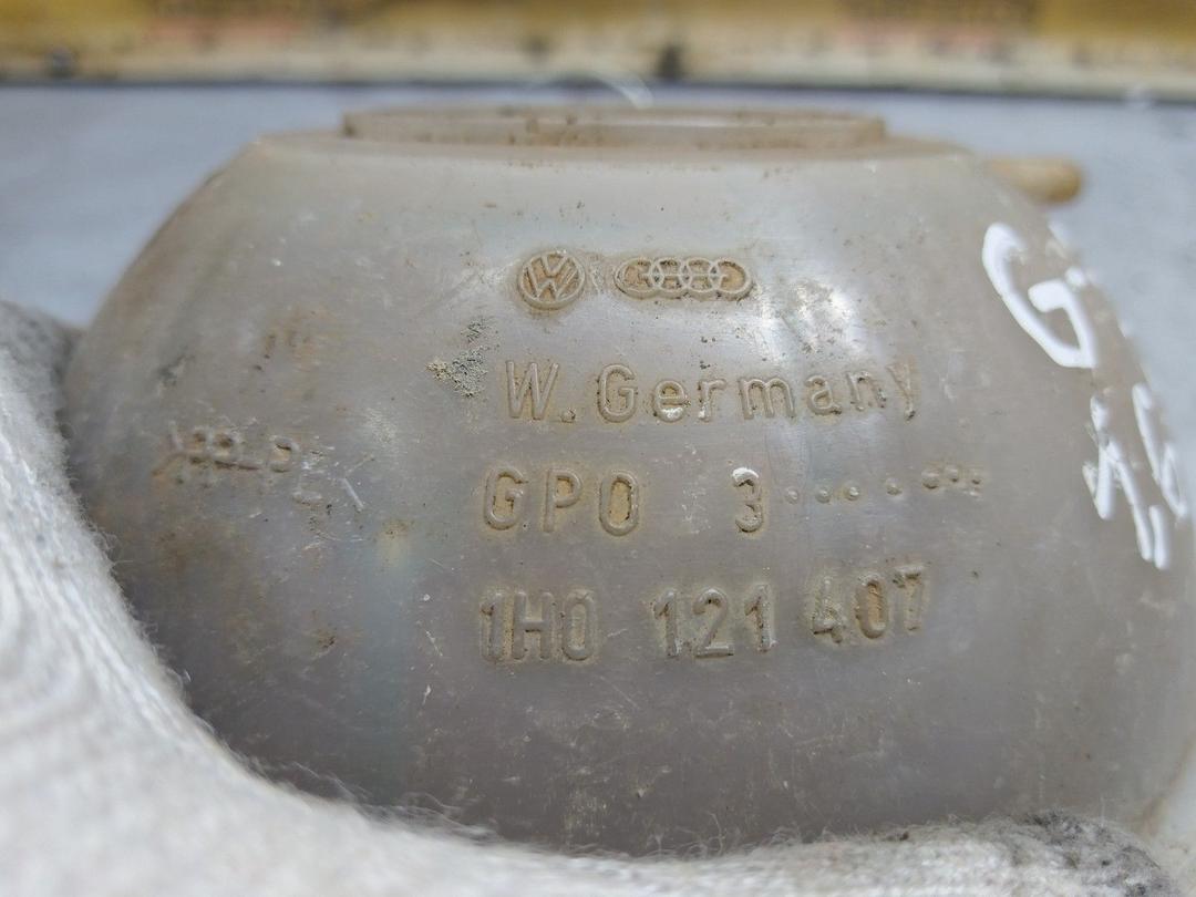 Бачок расширительный YE956F Volkswagen Golf купить с доставкой