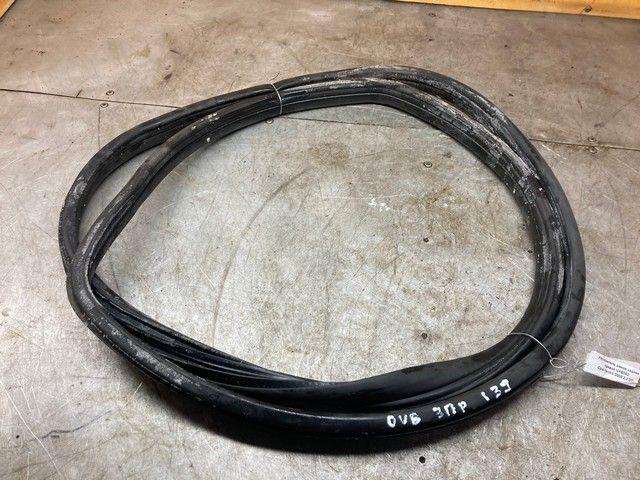 Уплотнитель двери задней правой UAE052 Opel Vectra - Фото 1