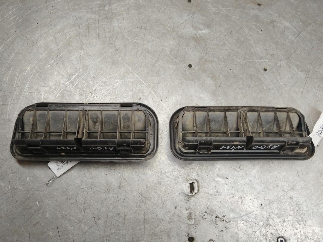 Решетка вентиляции кузова XHDB7B Toyota Aygo купить