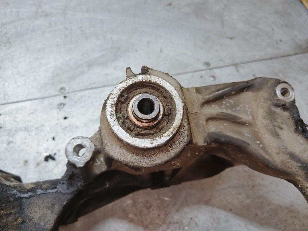 Кронштейн вискомуфты 69C3NG Audi A4 - Фото 3