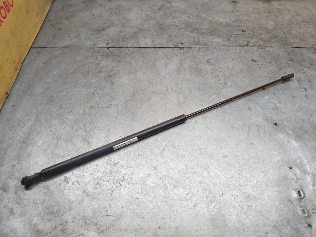 Амортизатор капота E2OMEQ Audi A4 - Фото 1