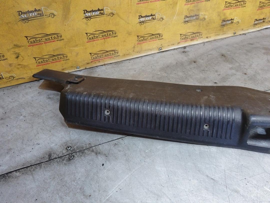 Накладка внутренняя на заднюю панель кузова 03I55G Renault Safrane - Фото 2