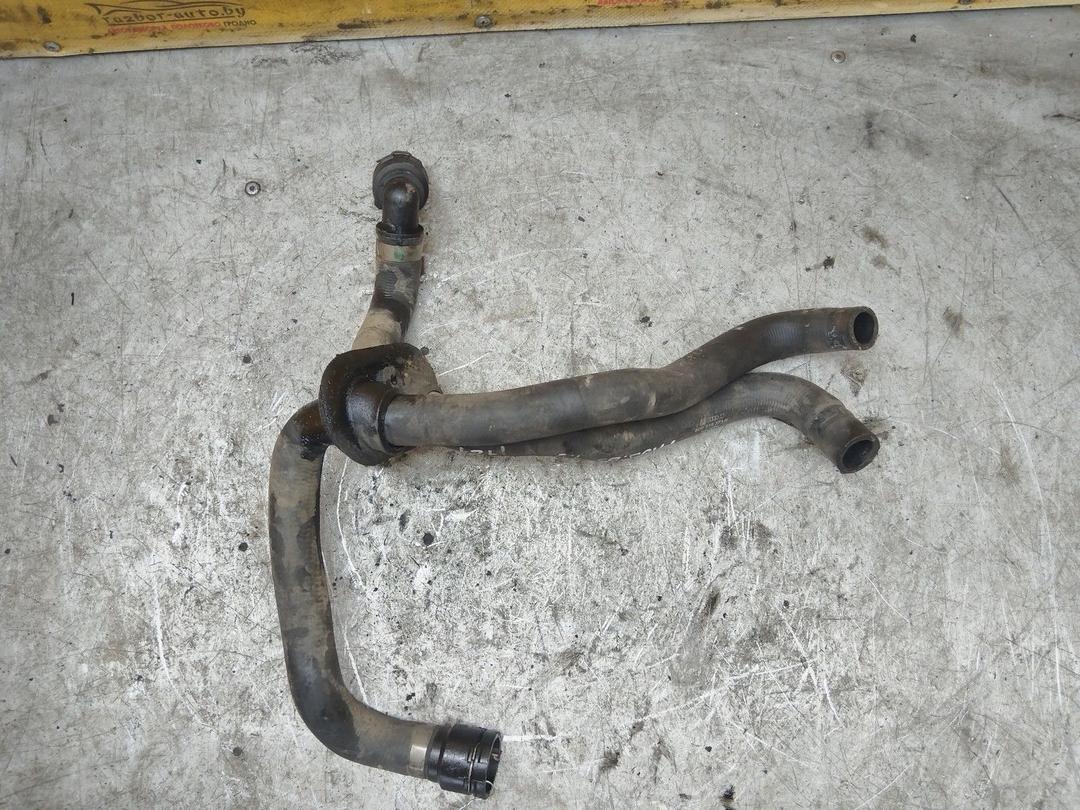 Патрубок отопителя (печки) UG94C9 Volkswagen Passat купить