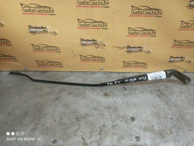 Щеткодержатель (поводок стеклоочистителя, дворник) PEK89D Volkswagen Golf купить на авторазборке