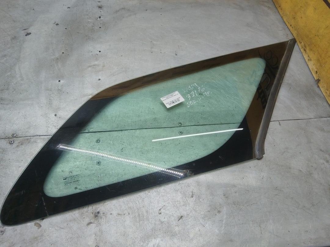 Стекло кузовное боковое правое W7RG3Q Citroen Xsara