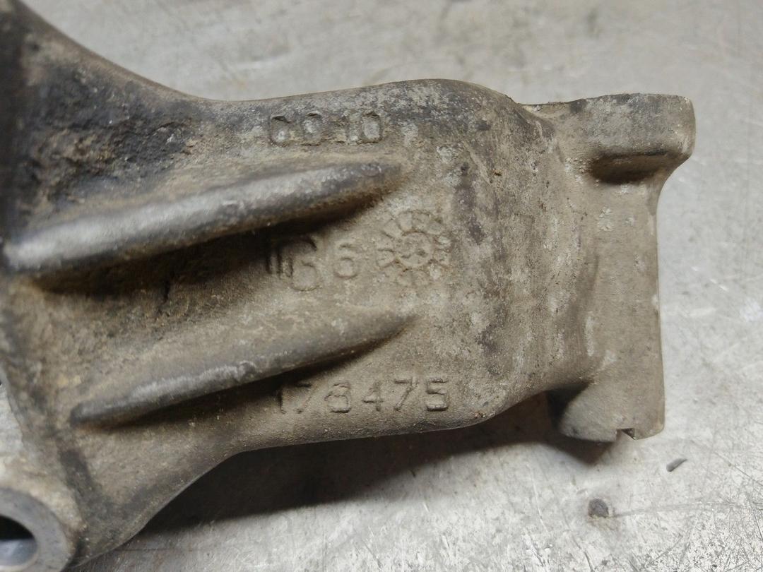 Кронштейн двигателя B26IXM Alfa Romeo 147 - Фото 4